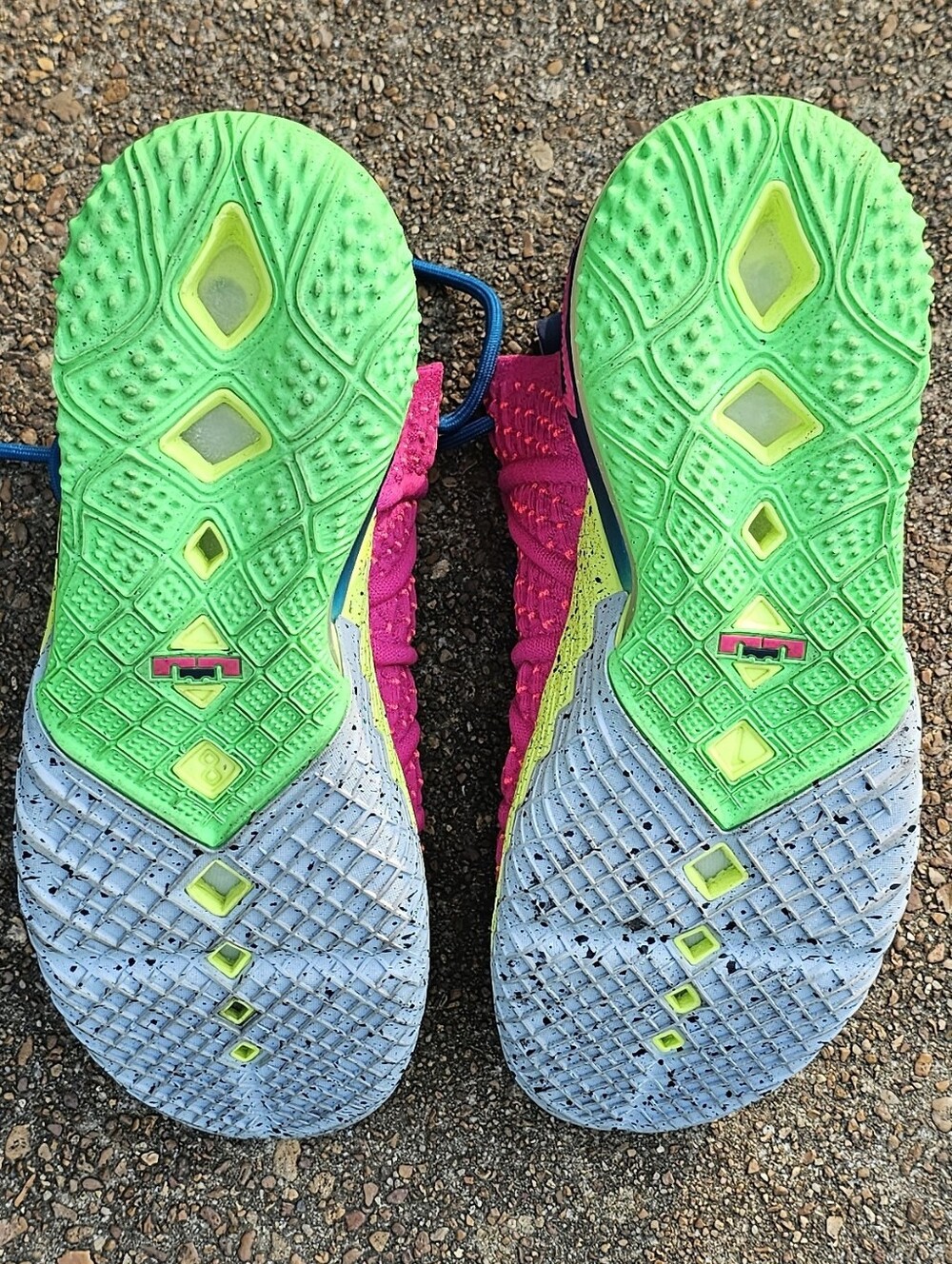 Nike Lebron XVIII Pink Prime - Picture 5 of 9